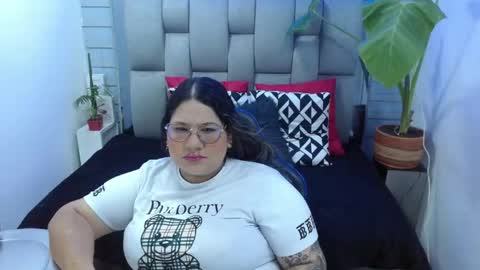 Snapshot of evelin_zaens chatting on May 2026 04:19:01 AM evelin zaens online show from May 2026 04:19:01 AM