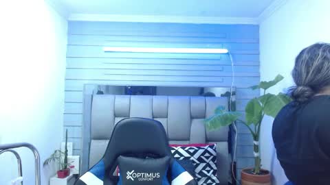 Snapshot of evelin_zaens chatting on May 2026 05:24:01 AM evelin zaens online show from May 2026 05:24:01 AM