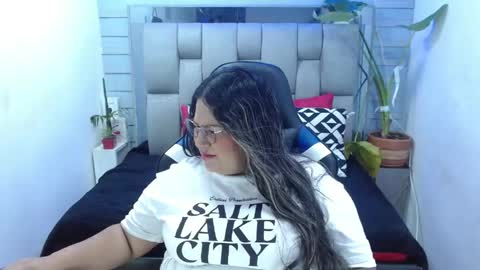 Snapshot of evelin_zaens chatting on May 2026 05:13:01 AM evelin zaens online show from May 2026 05:13:01 AM