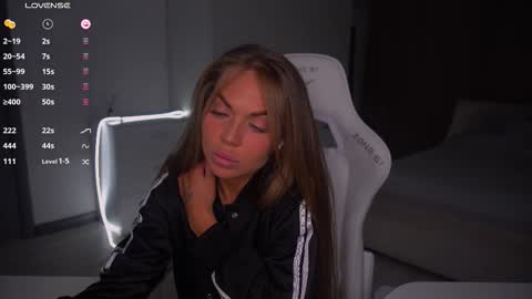 Snapshot of evelina_fox chatting on October 2025 01:18:01 PM Evelina online show from October 2025 01:18:01 PM