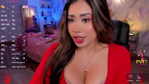 Eveline  online show from November 2025 07:34:02 PM