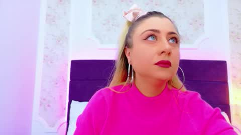 Snapshot of evelinhill chatting on February 2026 04:49:02 AM EvelinHill online show from February 2026 04:49:02 AM