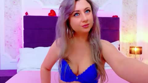 Snapshot of evelinhill chatting on February 2026 05:08:02 AM EvelinHill online show from February 2026 05:08:02 AM