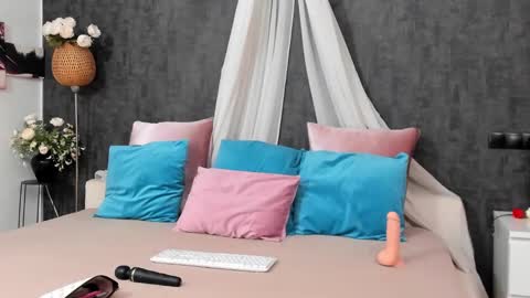 Snapshot of evellynereys chatting on December 2024 07:10:01 AM evellynereys online show from December 2024 07:10:01 AM