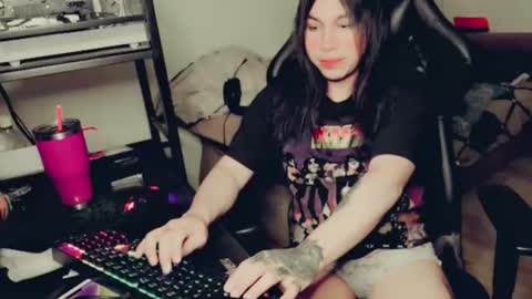 evelyn420521 online show from May 2026 08:11:02 AM