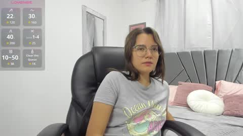 Evelyn online show from January 2025 01:01:01 PM