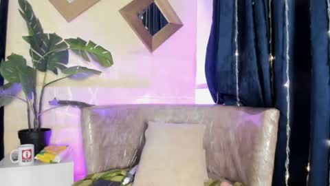 evelyn__rose1 online show from June 2026 06:52:02 AM