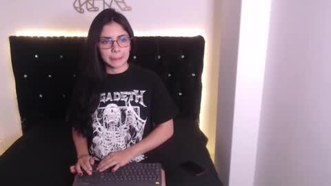 Evelyn  online show from November 2025 12:54:01 AM