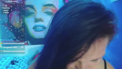 Juliana online show from January 2025 01:13:01 AM