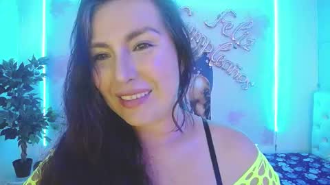 Juliana online show from February 2025 07:19:02 PM