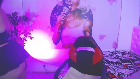 Juliana online show from September 2025 08:19:01 PM