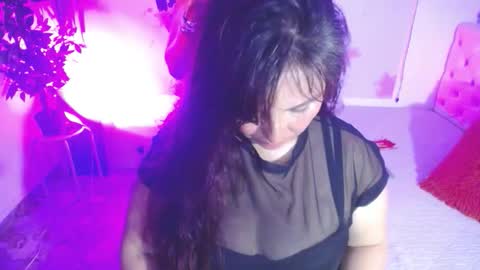 Juliana online show from October 2025 07:04:02 PM