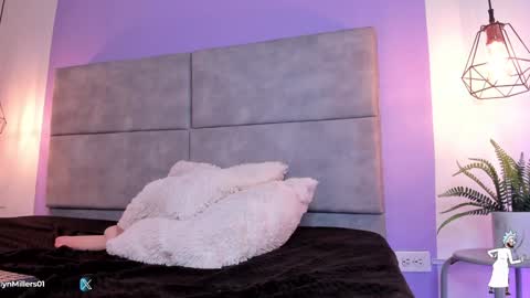 Evelyn  online show from January 2025 04:38:01 AM