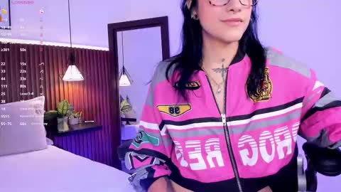 evelyn online show from October 2025 02:12:02 AM