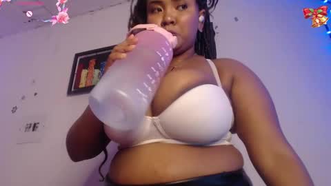 Snapshot of evelyn_sandoval chatting on January 2025 03:15:02 AM Evelyn Sandoval online show from January 2025 03:15:02 AM