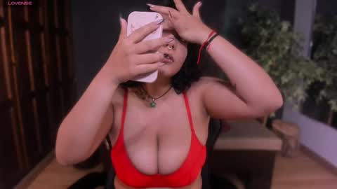 Snapshot of evelynaradia chatting on February 2026 12:02:02 PM Evelyn online show from February 2026 12:02:02 PM