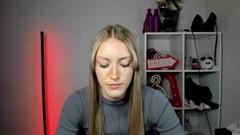 evelynblond online show from May 2026 02:45:01 PM