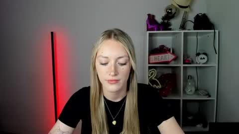 evelynblond online show from June 2026 12:39:01 PM