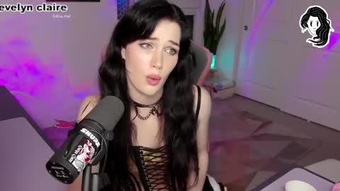 Snapshot of evelynclaire chatting on March 2025 07:02:01 AM Evelyn Claire online show from March 2025 07:02:01 AM