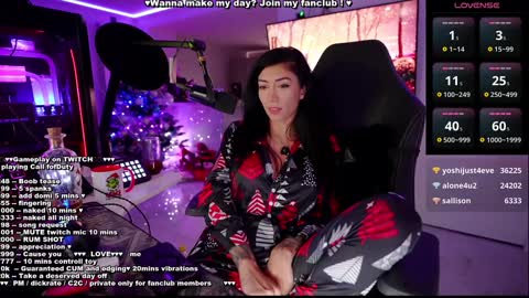 Snapshot of evelyne92 chatting on December 2024 03:33:02 AM Evelyne online show from December 2024 03:33:02 AM