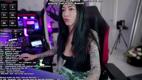 Snapshot of evelyne92 chatting on February 2025 09:59:01 PM Evelyne online show from February 2025 09:59:01 PM