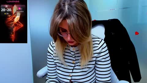 evelyne_rose online show from February 2025 06:26:02 AM