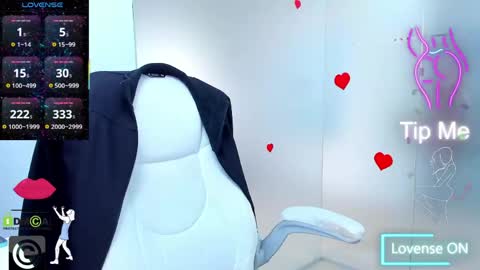 evelyne_rose online show from June 2026 05:19:02 AM