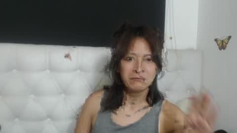 Evelyne online show from April 2026 02:22:02 AM