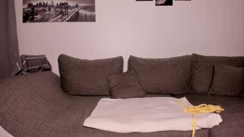 Evelyne online show from March 2025 02:50:01 AM