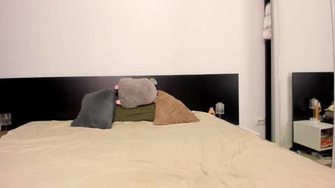 Evelyne online show from March 2026 10:05:02 PM