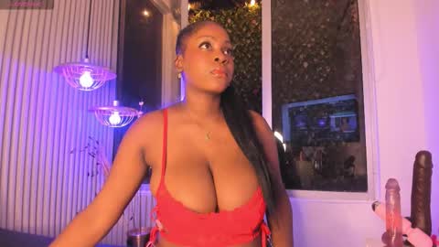 Snapshot of evelynzoe chatting on October 2025 03:27:01 AM EvelynZoee online show from October 2025 03:27:01 AM