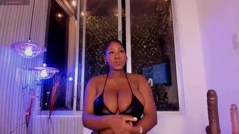 Snapshot of evelynzoe chatting on October 2025 03:40:01 AM EvelynZoee online show from October 2025 03:40:01 AM