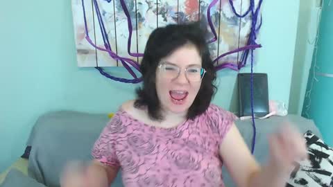 Everly online show from December 2024 02:01:01 PM