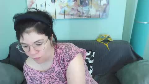 Everly online show from February 2025 07:59:02 AM