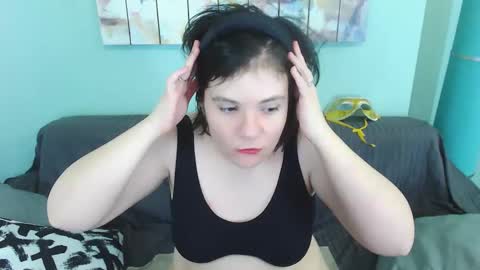 Everly online show from February 2025 01:33:01 PM