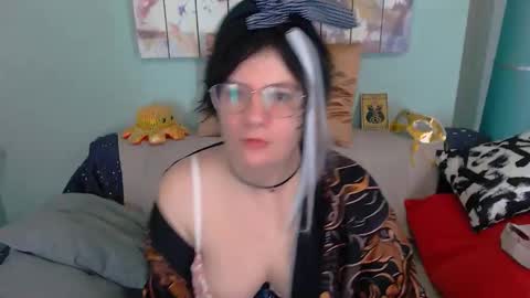 Everly online show from October 2025 04:51:02 PM