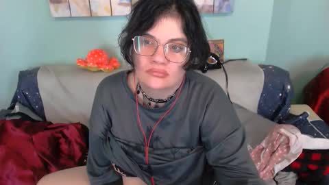 Everly online show from December 2025 08:49:01 PM