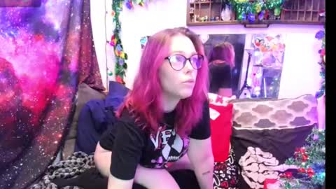 Snapshot of everlyester chatting on December 2024 04:45:01 AM Evie online show from December 2024 04:45:01 AM