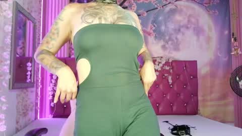 everlyn_sexx online show from May 2026 01:29:02 PM