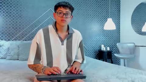 Snapshot of evie_demn chatting on December 2025 08:35:01 PM Evie Denm online show from December 2025 08:35:01 PM