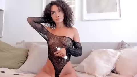 Snapshot of evienne_ chatting on July 2026 09:51:02 AM Evienne online show from July 2026 09:51:02 AM