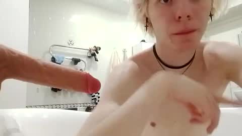 Snapshot of ex1dra06 chatting on April 2026 05:45:02 AM Essa online show from April 2026 05:45:02 AM