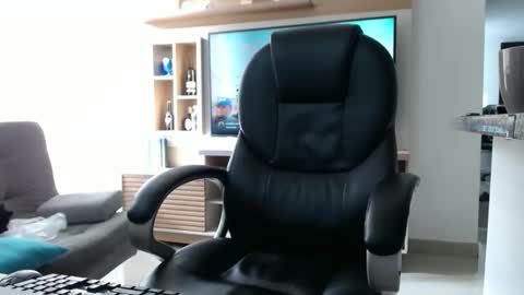 Snapshot of exotic_dude chatting on January 2026 01:25:02 PM camilo online show from January 2026 01:25:02 PM