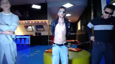 extrangers online show from March 2025 12:04:02 PM