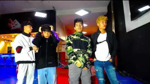 extrangers online show from October 2025 12:13:02 PM