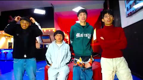 extrangers online show from October 2025 12:27:01 PM