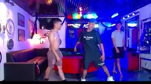 extrangers online show from January 2026 05:27:02 PM