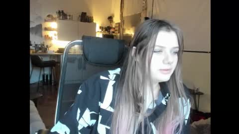 Snapshot of eyes_say_yes chatting on February 2026 02:00:02 PM Yara online show from February 2026 02:00:02 PM