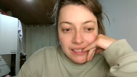 Snapshot of ezlngirl chatting on December 2024 01:51:01 AM Aimee online show from December 2024 01:51:01 AM