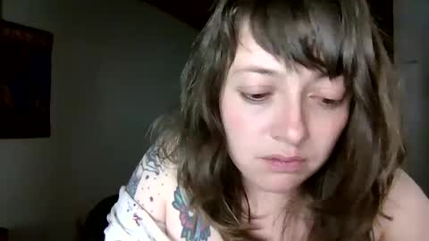 Snapshot of ezlngirl chatting on February 2025 02:44:02 AM Aimee online show from February 2025 02:44:02 AM